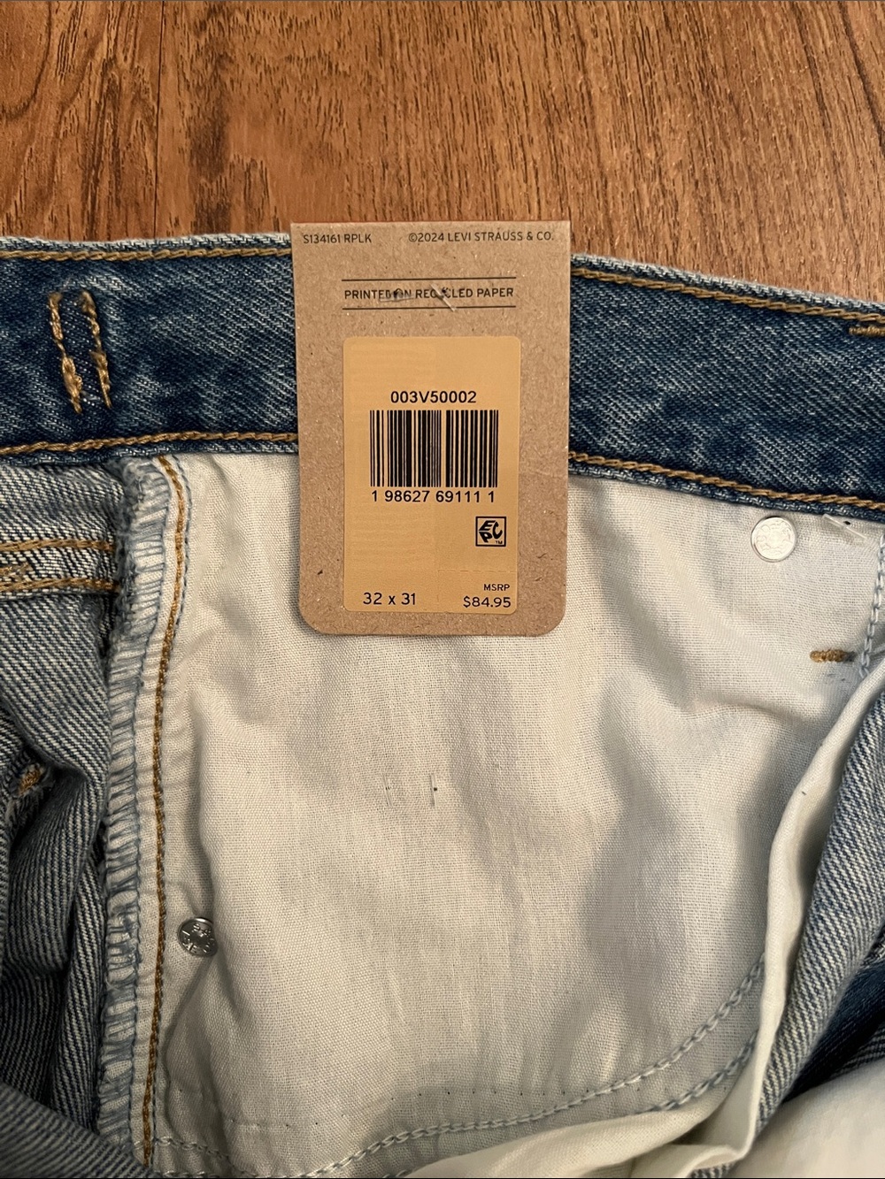NWT Levi’s Cinch Barrel Jeans - Picture 16 of 16